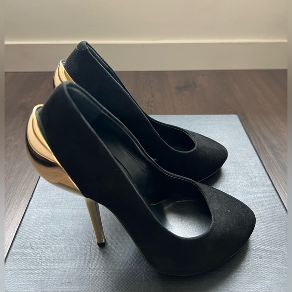 Authentic - Giuseppe - Zanotti black suede pumps with unique artsy gold heels. - Picture 4 of 8